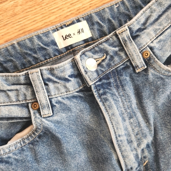 EUC Lee x H&M Wide Ultra High Waist Flare Jeans, Size 6, Actual Size 4 - Picture 2 of 7